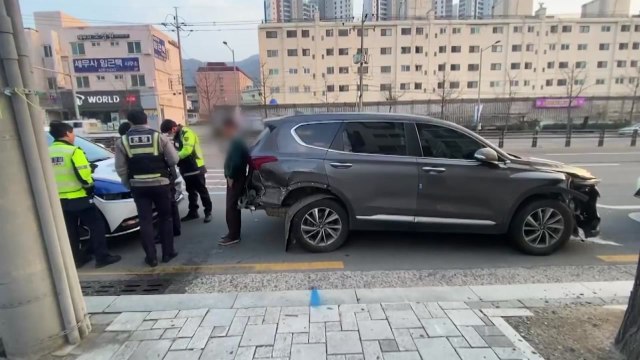 만취 운전으로 주차 차량 4대 들이받은 60대 검거 / YTN