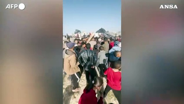 Gaza, l'arrivo degli aiuti umanitari sulla spiaggia di Rafah