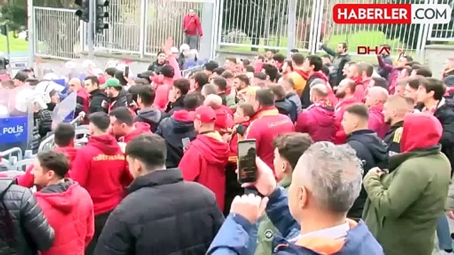 Beşiktaş ve Galatasaray taraftarları arasında gerginlik