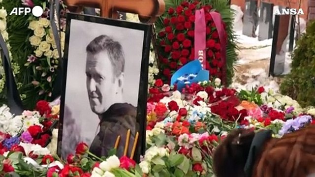 Navalny, ieri le madri del dissidente e della compagna di nuovo al cimitero
