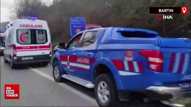 Bartın'da kurallara uymayan sürücü hız uyarı tabelasına çarparak durabildi