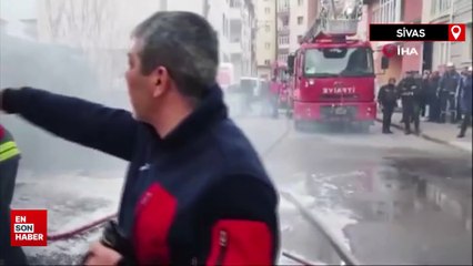 Sivas’ta garajda çıkan yangında 2 araç kül oldu