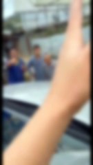 倒车碰撞问题引发纠纷 男司机被抨 欺负女人 (2)