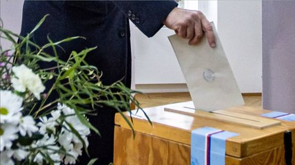 Encuesta revela que la mayoría de latinos no le importaría vivir en un régimen no democrático siempre y cuando este resuelva sus problemas