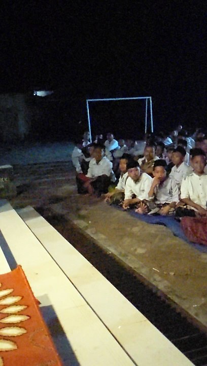 berkumpul bersama santri
