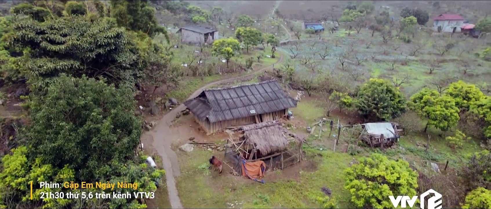 Gặp em ngày nắng Tập 10 _  Huy ôm chặt Phương suốt đêm trong ngôi nhà khóa kín