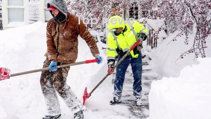 Thousands of people are worried because of heavy snowfall in California and Nevada.