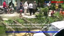 Menghindari Kucing dan Pemotor, Minibus Tercebur ke Aliran Irigasi Musi Rawas