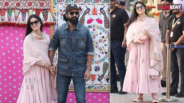 Anant Ambani Pre Wedding: Katrina Kaif-Vicky Kaushal हाथों में हाथ डाले वापस Jamnagar से लौटे!