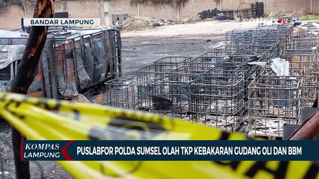 Puslabfor Polda Sumsel Olah TKP Kebakaran Gudang Oli dan BBM