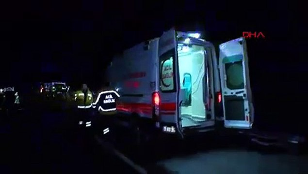 3 aracın karıştığı kazada can pazarı: Ölü ve yaralılar var