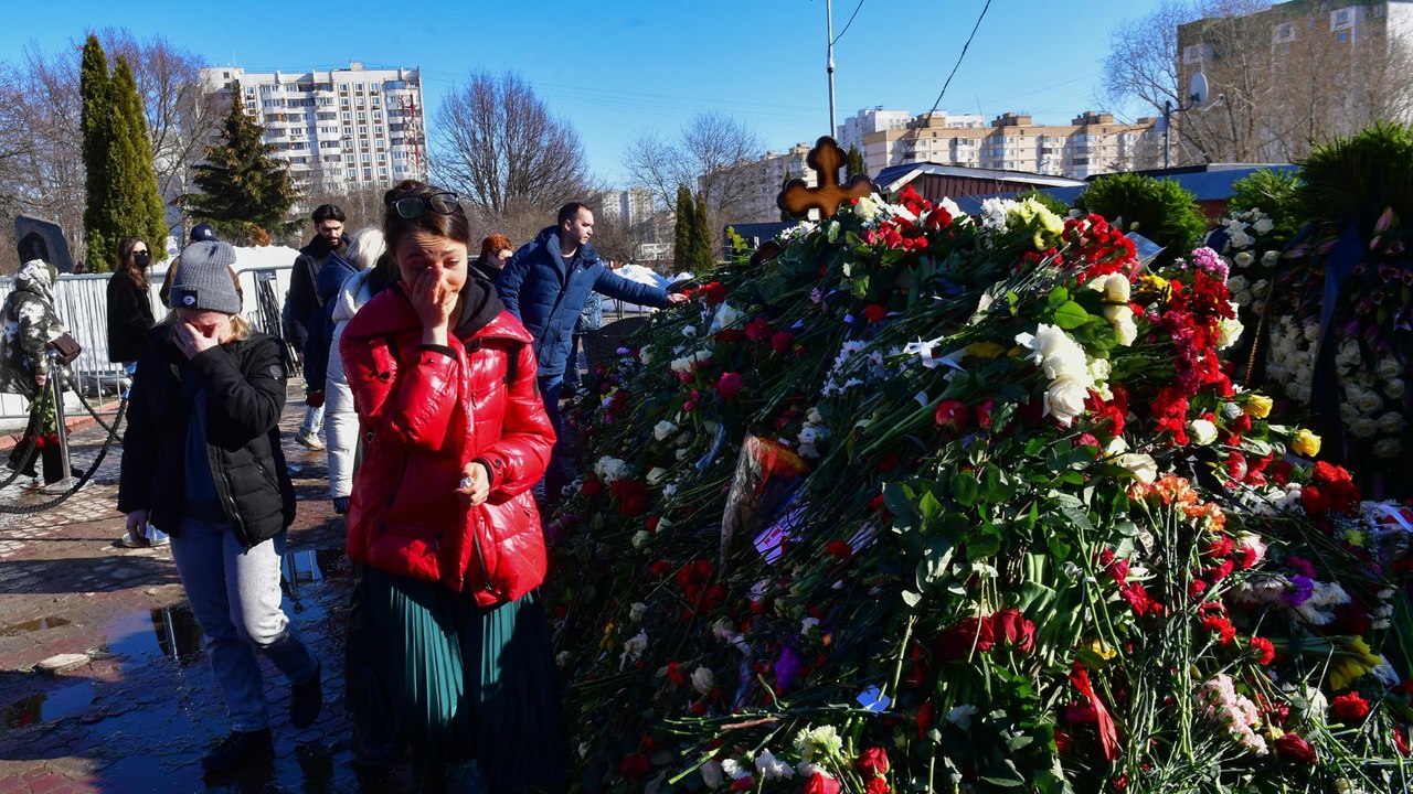 Hunderte Trauernde besuchten Nawalnys Grab