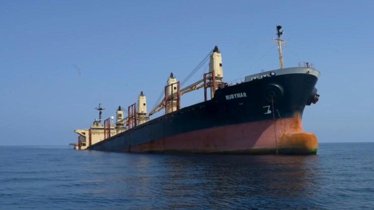 Nach Huthi-Angriff gesunken: Frachter im Golf von Aden bedroht Umwelt