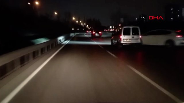 Küçükçekmece'de sol şeritte panikleyince kaza yaptı