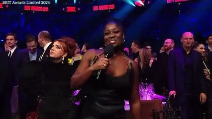 Poposuyla ödül törenine damga vurdu!