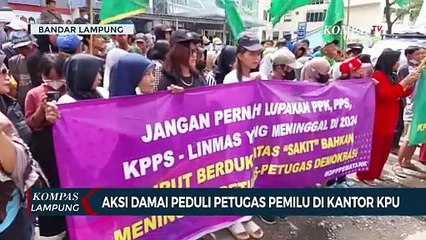 Aksi Damai Peduli Petugas Pemilu di Kantor KPU