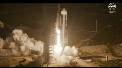 Decollato il Falcon 9 di SpaceX: tre americani e un russo verso la Iss
