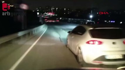 Sol şeritte panikleyen sürücü kaza yaptı, kaza kameraya yansıdı