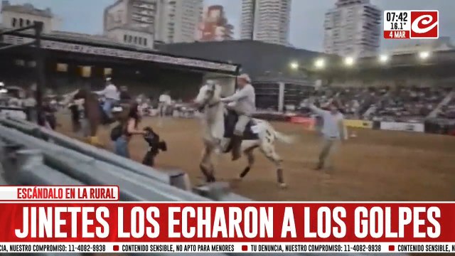 Veganos irrumpieron en La Rural y se enfrentaron con los jinetes