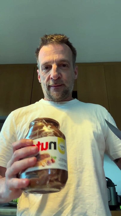 Mathieu Kassovitz, réalisateur de "La Haine", ne supporte plus le comportement de Saïd Taghmaoui, l'un des trois acteurs principaux du film et veut lui "casser les dents": "Il raconte de la merde depuis 30 ans"