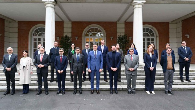 Encuentro del presidente del Gobierno, Pedro Sánchez, con las principales empresas del sector digital y las telecomunicaciones para abordar la protección de los menos en Internet.