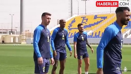 Futbolseverler kahrolacak! Ronaldo'nun futbolu bırakacağı tarihi sevgilisi verdi