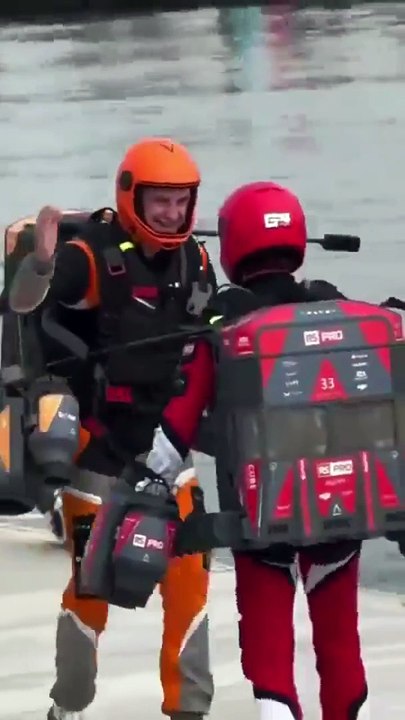 Une course de jetsuit à Dubaï