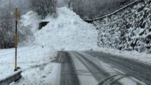 El momento en que una avalancha aísla a 6.000 personas en los Alpes italianos