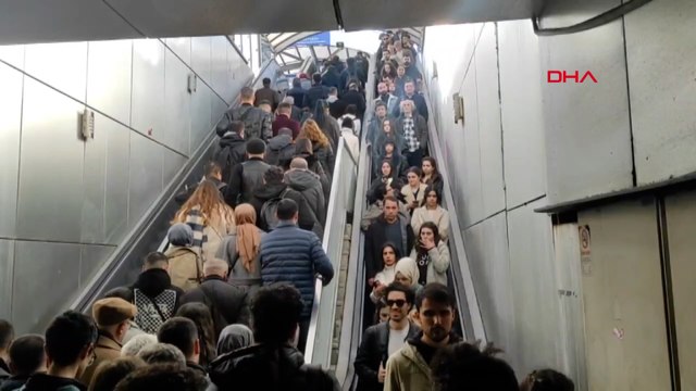 Mecidiyeköy metrobüs durağında merdiven kazası: 3 yaralı