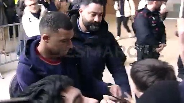 PSG - Mbappé refuse de signer un autographe pro-Real Madrid, la vidéo fait parler