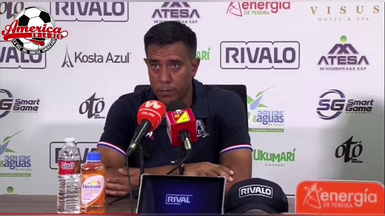 ¡César Farías criticado contundentemente por la prensa Colombiana!