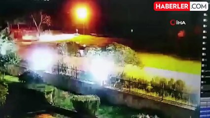 Muhtar adaylarının afişlerinin koparılma anları kamerada