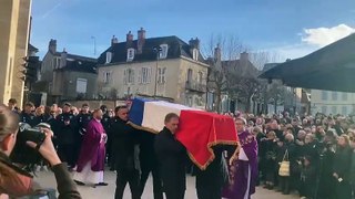 Le cercueil de Jean-Pierre Soisson applaudi à la sortie de la cérémonie