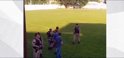 VÍDEO: Chefe do tráfico é algemado e preso durante campeonato amador de futebol; veja