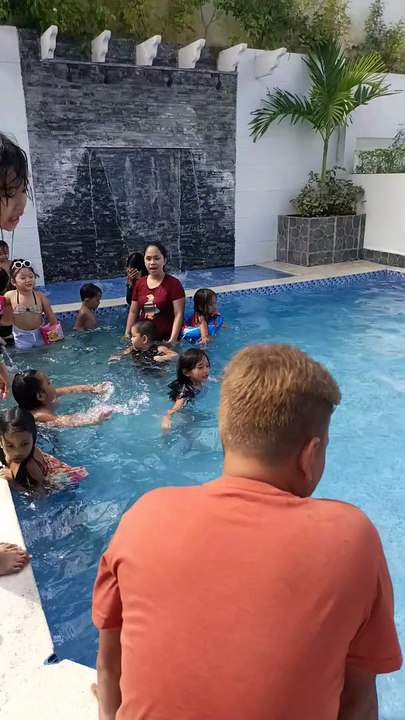 batang mahilig mag swimming