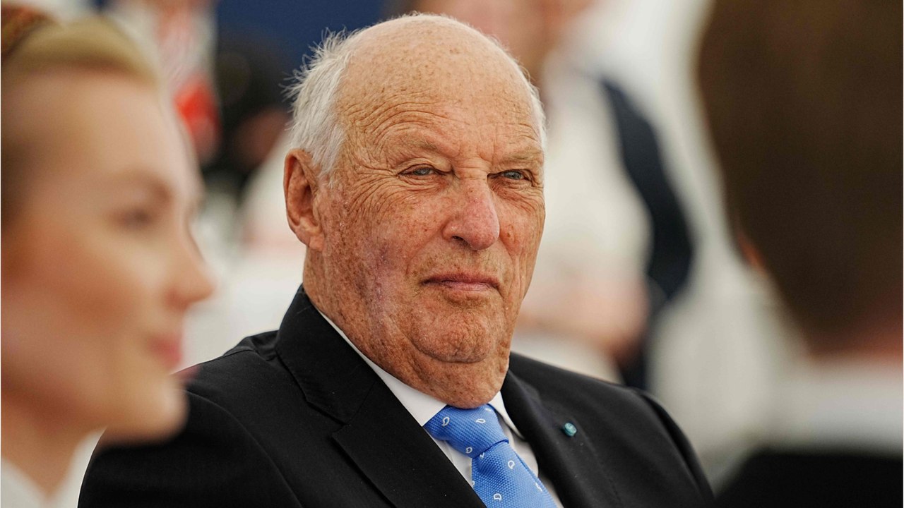 VOICI : Harald V rapatrié en Norvège : combien de temps le roi va-t-il rester hospitalisé ?