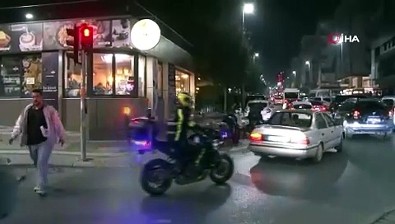 Çanakkale'deki deprem anı! Avize beşik gibi sallandı