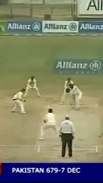 SEHWAG Got 4 LUCKY RUNS - Danish Kaneria vs Virender Sehwag - Akmal misses ball