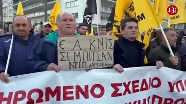 Farmers in Greece marched to Athens with hundreds of tractors
