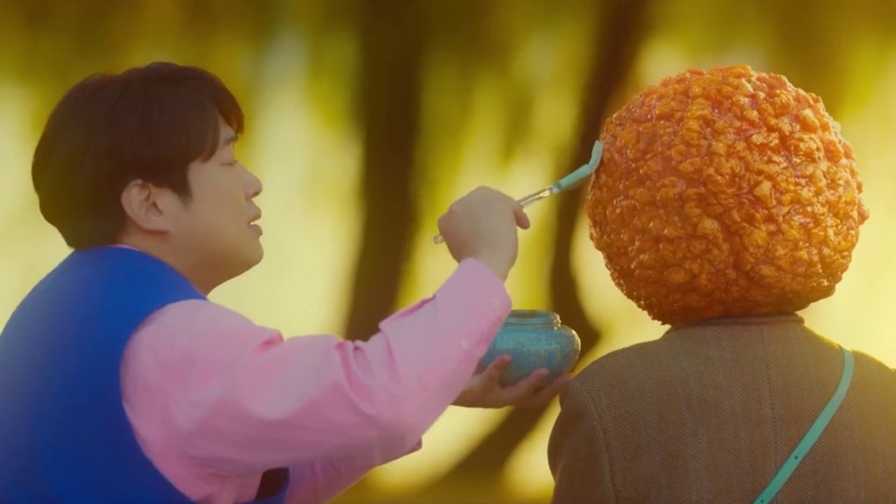 In der neuen Netflix-Serie verwandelt sich ein Mädchen in einen Chicken Nugget - kein Witz