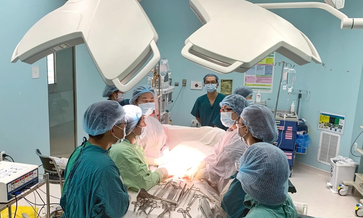 2 bệnh viện phối hợp cứu mẹ con sản phụ đang nguy kịch