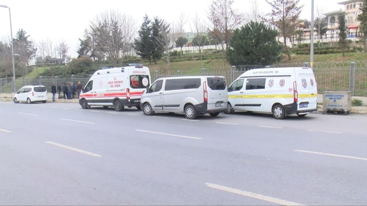 Küçükçekmece'de otomobilde başında vurulmuş halde bulundu