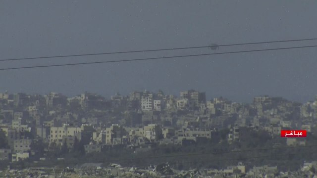 صور مباشرة لإسقاط مساعدات جوا في دير البلح وسط قطاع غزة