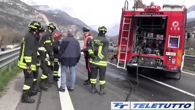 Video News - Auto contro tir: muore 24enne