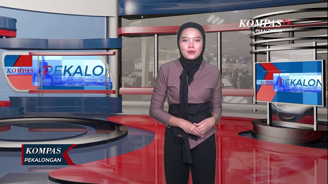 Alat Berat Hanyut Terbawa Arus Sungai di Pekalongan