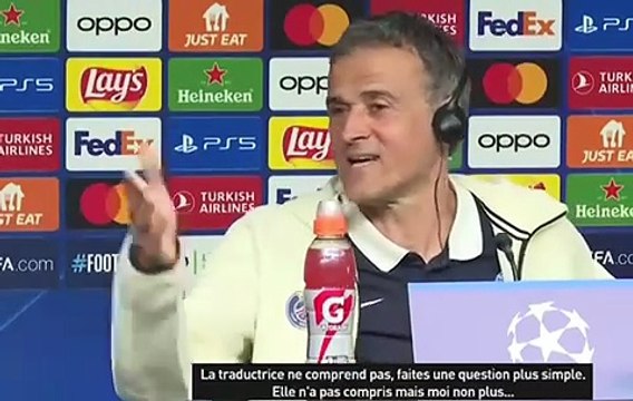 Instant #comique pas drôle ! C’est clair : au #PSG ils doivent boire mais pas que l’eau ! Merci Luis Enrique Martínez García, généralement appelé #LuisEnrique pour ce moment #normand
