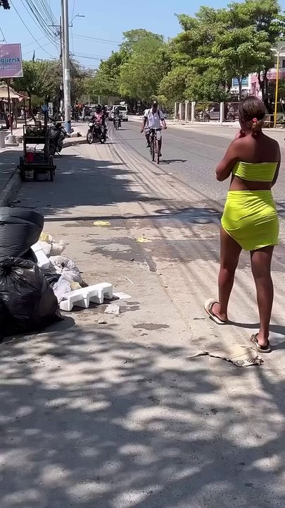 Demande d’avis s’il vous plaît !  Moi, je ne trouve pas drôle cette séquence surtout vis a vis des femmes et encore plus à l’approche du 8 mars donc je refuse de la valider. Or, d’autres collaborateurs dont des femmes ont un avis contraire au mien.