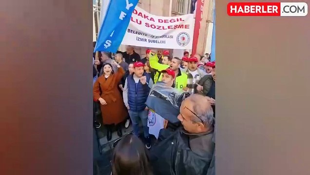 İzmir'de zam teklifini kabul etmeyen yüzlerce belediye işçisi sokağa indi
