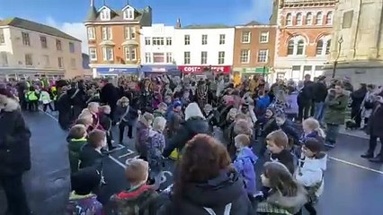 Launceston's Mayor dances with students for St Piran's Day