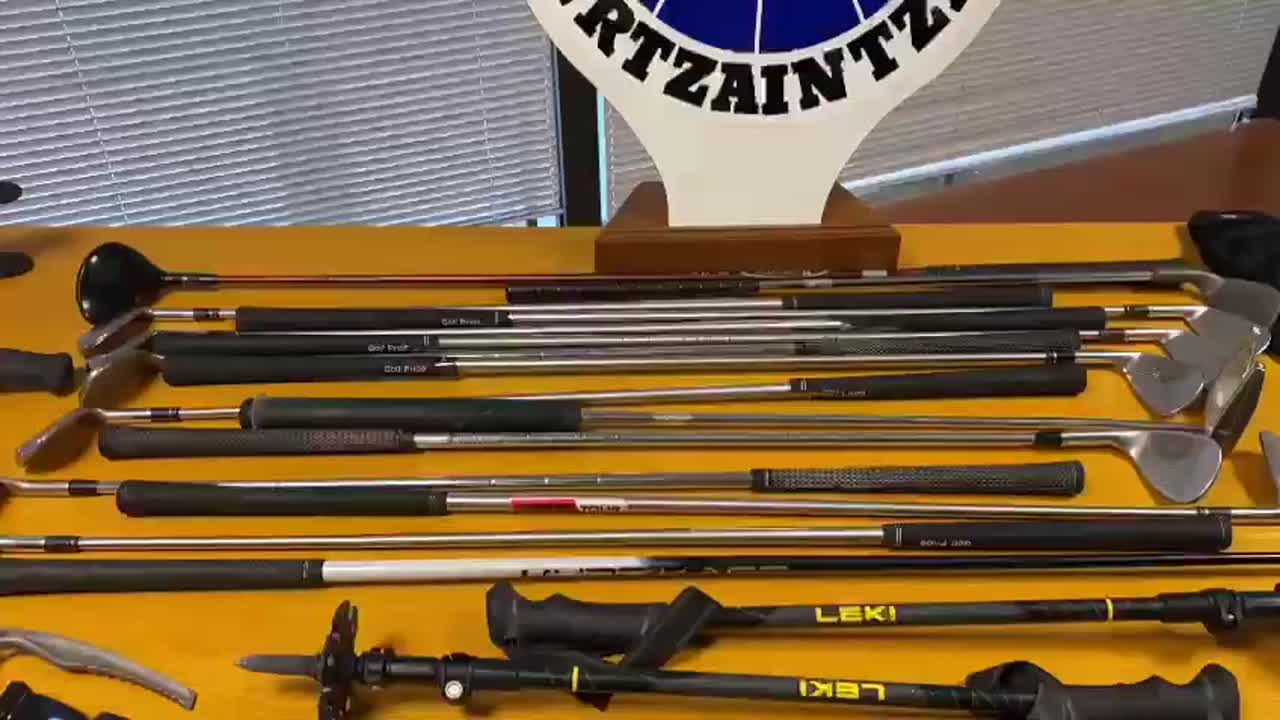 El material incautado por la Ertzaintza a ultras de Real Sociedad y PSG